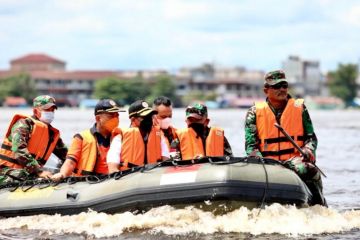 Tinjau banjir Kalteng, Kepala BNPB pastikan penanganan baik