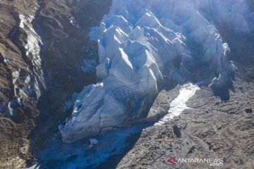 Melihat Gletser Qoidenyima di Tibet