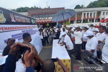 Gubernur Papua minta masyarakat hilangkan stigma negatif terhadap ODHA