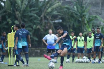 Persib langsung geber latihan fisik bersiap hadapi Madura United