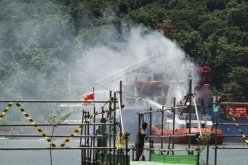 Kebakaran kapal kargo