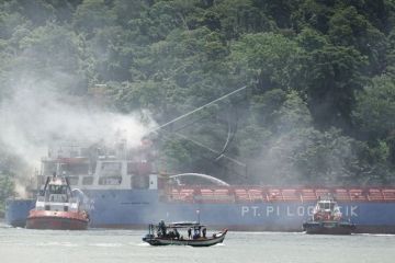 Kebakaran kapal kargo