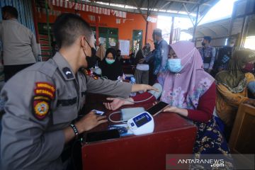 Polda Kalsel vaksinasi 1.307 warga pesisir pedalaman Aluh-Aluh