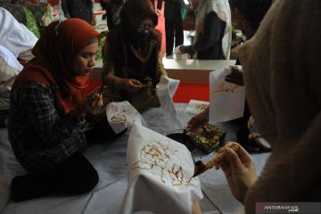 Belajar Membuat Batik Motif Palembang