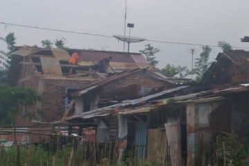 Belasan rumah di Parakan Temanggung rusak diterjang angin ribut