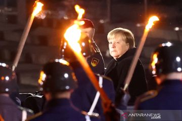 Upacara pelepasan Kanselir Jerman Angela Merkel