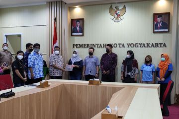 Warga Yogyakarta buruh pabrik rokok terima BLT dari cukai tembakau