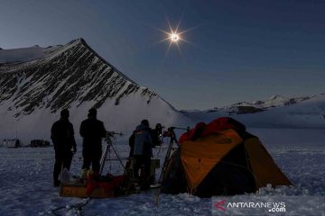Gerhana matahari total di Antartika
