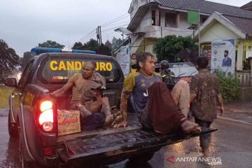 2 helikopter dan 3 kompi TNI dikerahkan evakuasi korban erupsi Semeru