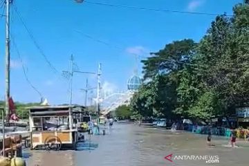 Warga diminta siaga adanya potensi banjir rob di pesisir Surabaya