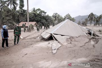 Gubernur Jatim meninjau dampak letusan Gunung Semeru