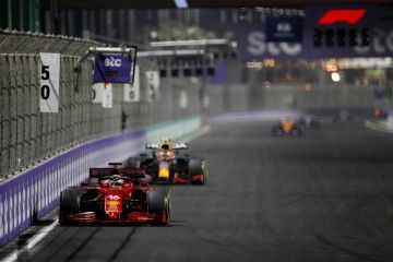 Drama tabrakan sebabkan chaos di GP Arab Saudi