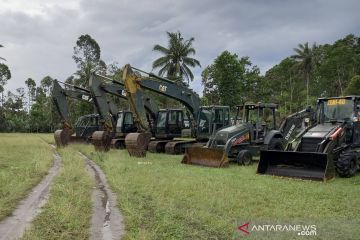 TNI tambah alat berat bantu BNPB sisir korban letusan Gunung Semeru