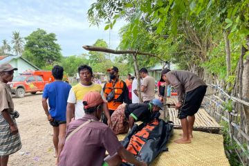 Warga Sumba Timur terseret gelombang ditemukan meninggal