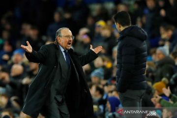 Everton pecat Rafael Benitez