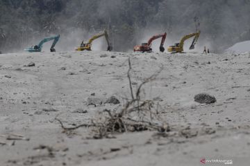 Pencarian Korban Guguran Awan Panas Gunung Semeru