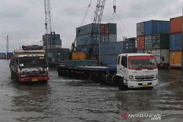 Banjir rob masih membayangi warga di Utara Jakarta