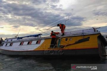 Basarnas Evakuasi Penumpang KM Putra Samudra