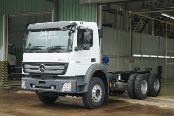 Daimler bagikan kiat aman mengendarai Axor