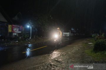 Hujan deras kembali guyur kawasan lereng Semeru Rabu malam