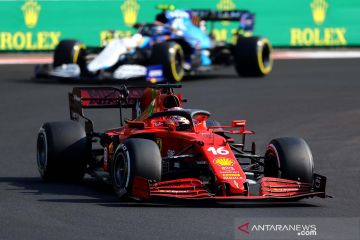 Aksi pembalap F1 di sirkuit Yas Marina Abu Dhabi