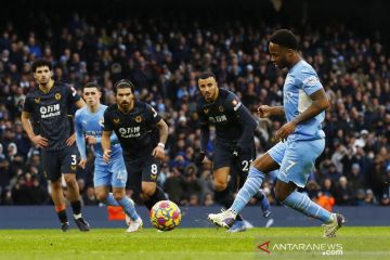 Manchester City butuh penalti untuk atasi sepuluh pemain Wolverhampton