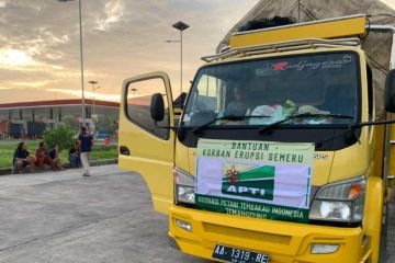 Petani tembakau Temanggung bantu empat ton beras korban Semeru