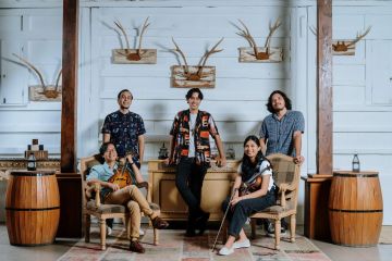 Andreas Arianto, MANJA, dan Nikki Asvikarani rilis "None Of Us Knows"