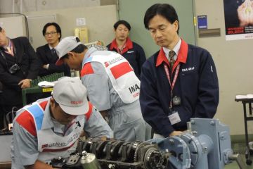 Teknisi Astra Isuzu cetak prestasi di kompetisi mekanik I-1 Grand Prix