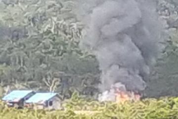 Puluhan Warga Kampung Wambakom mengungsi usai KKB bakar SMP