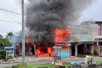 Kebakaran menghanguskan empat unit ruko di Supiori Papua