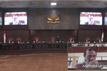 Saksi terisak-isak ceritakan tanah masyarakat diduga dirampas TNI