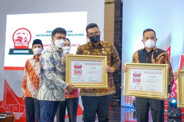 Wali Kota Medan terima penghargaan kota pintar