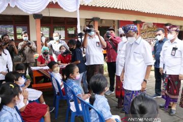 Gubernur Bali targetkan tiap hari vaksinasi 40 ribu anak