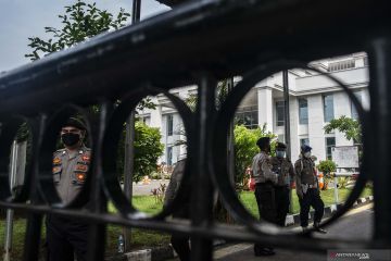 Sidang Munarman, polisi angkut dua pria mencurigakan di PN Jaktim