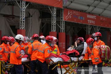 Gedung terbakar di Hong Kong, 150 orang terjebak di atap