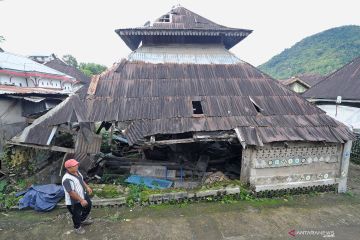 Masjid kuno terbengkalai di Kerinci