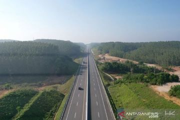 60.000 pohon ditanam di sepanjang jalan tol Jawa-Sumatera