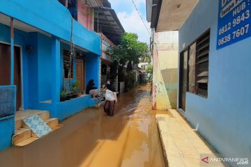 Kampung Baru Jaksel  banjir karena meluapnya air Kali Pesanggrahan