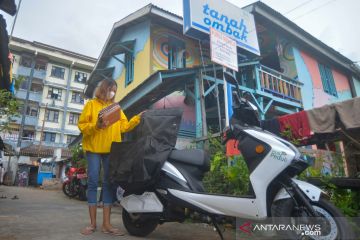 Motor listrik buka akses buku untuk anak-anak pesisir tanpa berisik