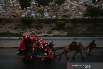Pawai berkereta unta jelang perayaan Natal di Karachi