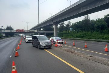 Tol Jakarta-Cikampek sempat di "contraflow' akibat lalulintas padat