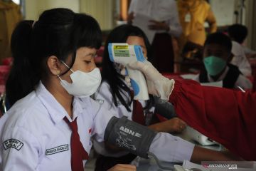 Kemendikbudristek dorong warga sekolah jalani vaksinasi penguat