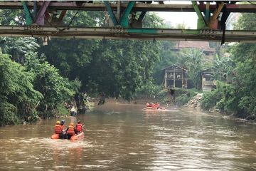 Tim SAR gabungan lanjutkan pencarian bocah tenggelam di Kali Ciliwung