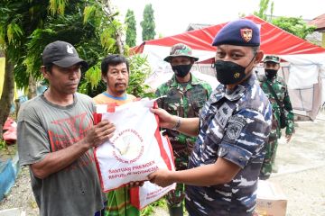 Kapal TNI AL angkut bantuan Presiden untuk korban gempa di Selayar