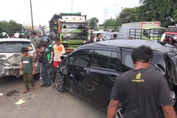 Tujuh kendaraan tabrakan beruntun di pintu keluar Tol Ancol Timur