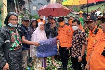 261 rumah terdampak angin kencang di Makassar