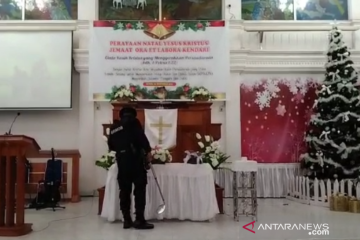 Brimob Polda Sultra sterilisasi 12 gereja jelang misa Natal 2021