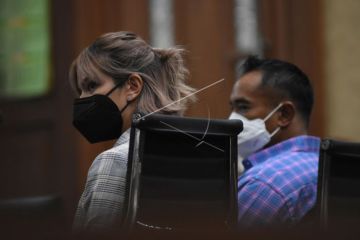 Nia Ramadhani dan Ardi Bakrie Dituntut 12 Bulan Rehabilitasi