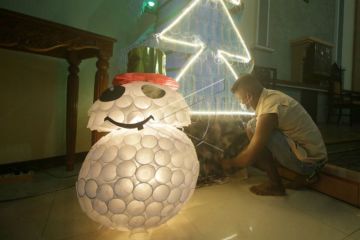 Pohon Natal Dari Masker